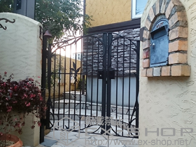 の門扉 フェアル3型 両開き親子 門柱タイプ 施工例