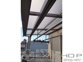 のバルコニー・ベランダ屋根 ライザーテラスII F型 屋根タイプ 単体 積雪〜20cm対応＋吊り下げ物干し 標準 2本入り×1セット 施工例