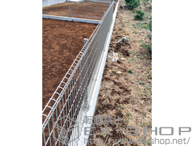 のフェンス・柵 ハイグリッドフェンスN8型 フリーポールタイプ 施工例