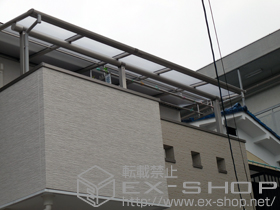 のバルコニー・ベランダ屋根 プレシオステラス F型 屋根タイプ 連棟 積雪〜20cm対応＋吊り下げ物干し 標準2本入り×1セット 施工例