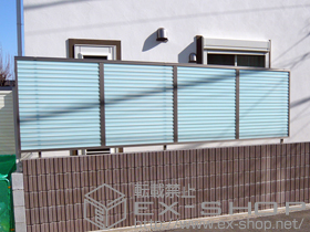 のフェンス・柵 プレスタフェンス 8S型 採光ルーバー フリーポールタイプ 施工例