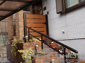 の門扉 ルシアス門扉BW02型 横スリット(木調框) 片開き 複合カラー 門柱使用 施工例