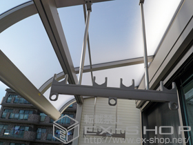 のバルコニー・ベランダ屋根 パワーアルファ RB型 屋根タイプ 単体 積雪〜30cm対応＋パワーアルファ用 吊り下げ物干し 施工例