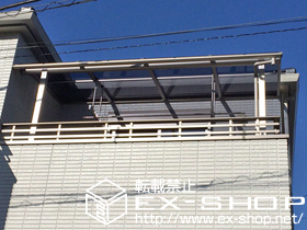 のバルコニー・ベランダ屋根 ヴェクターテラス R型 屋根タイプ 単体 積雪〜20cm対応＋追加部材：吊り下げ物干し 標準 2本入/片入隅用部品箱 施工例