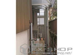 のテラス屋根 ライザーテラスII R型 テラスタイプ 連棟 積雪〜20cm対応＋前面スクリーン2段＋側面ランマパネルＲ型用 施工例