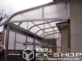 のテラス屋根 ライザーテラスII R型 テラスタイプ 連棟 積雪〜20cm対応＋前面スクリーン2段＋側面ランマパネルＲ型用 施工例