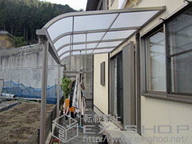 のテラス屋根 ライザーテラスII R型 テラスタイプ 単体 積雪〜20cm対応+吊り下げ式物干し 標準 2本入 施工例