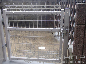 の門扉 メッシュフェンスG10 門扉 片開き 柱使用 施工例