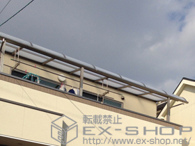 のバルコニー・ベランダ屋根 ライザーテラスII R型 屋根タイプ 連棟 積雪〜20cm対応+吊り下げ物干し 標準2本入り 施工例