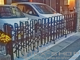 のカーゲート レイオス7型(傾斜地用) ノンレール 片開き 施工例