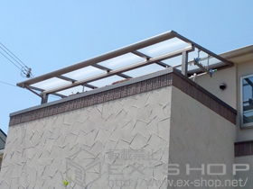 のバルコニー・ベランダ屋根 ライザーテラスII F型 屋根タイプ 単体 積雪〜20cm対応＋吊り下げ物干し ショート 標準 2本入 施工例