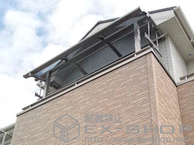 のバルコニー・ベランダ屋根 ライザーテラスII R型 屋根タイプ 単体 積雪〜20cm対応＋吊下げ物干し 標準 2本入 施工例