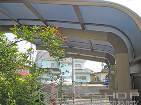 のカーポート テールポートシグマIII 1500 積雪〜50cm対応+テールポートシグマIII 1500 サイドパネル+収納式物干し 標準タイプ 2本入 施工例