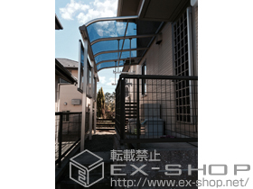 のテラス屋根 プレシオステラス R型 テラスタイプ 単体 積雪〜20cm対応＋吊り下げ物干し 標準 2本入＋プレシオステラス　前面パネル1段 施工例