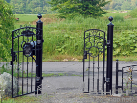 の門扉 ディズニー門扉ミッキーA型 親子開き 丸門柱式 施工例