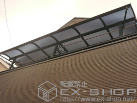 のバルコニー・ベランダ屋根 プレシオステラス R型 屋根タイプ 連棟 積雪〜20cm対応+吊り下げ式物干し 標準 3本入 施工例