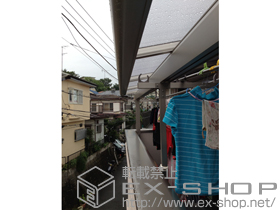 のバルコニー・ベランダ屋根 ヴェクターテラス F型 屋根タイプ 単体 積雪〜20cm対応+バー手すり?　Ｔ型物干しセット　2本入+壁付け物干し 標準 2本入 施工例