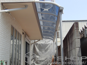 のテラス屋根 プレシオステラス R型 テラスタイプ 連棟 積雪〜20cm対応 施工例