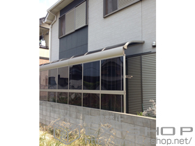 のテラス屋根 ヴェクターテラス R型 テラスタイプ 単体 積雪〜20cm対応+ヴェクターテラス前面パネル 2段仕様+壁付け物干し 標準 施工例