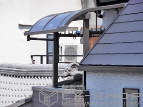 のバルコニー・ベランダ屋根 ライザーテラスII R型 屋根タイプ 単体 積雪〜20cm対応＋吊り下げ物干し 標準 2本入 施工例