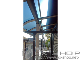 のバルコニー・ベランダ屋根 プレシオステラス R型 屋根タイプ 連棟 積雪〜20cm対応 施工例