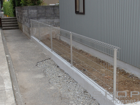 のフェンス・柵 イーネットフェンス1F型 自由柱タイプ 施工例