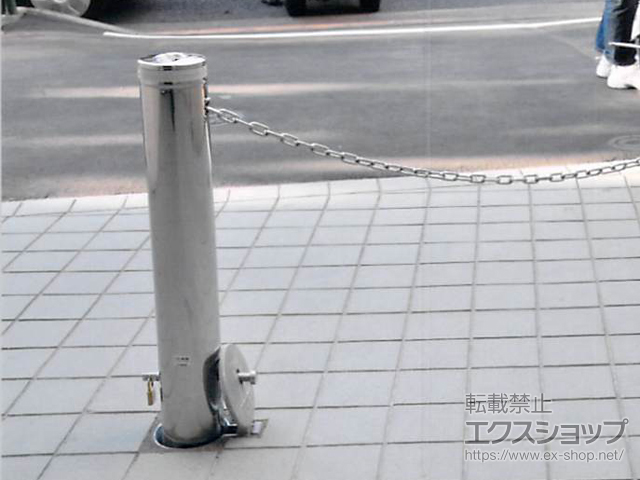 のカーゲート スペースガード(車止め) S114型 取外し式 フタ付き 南京錠付き クサリ内蔵型 施工例