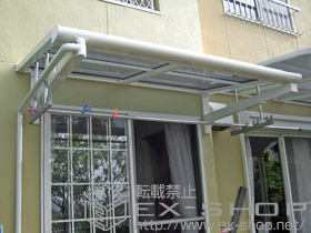 のバルコニー・ベランダ屋根 ヴェクターテラス F型 ルーフタイプ 単体積雪〜20cm対応+吊り下げ物干し 標準 2本入 施工例