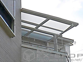 のバルコニー・ベランダ屋根 ライザーテラスII F型 屋根タイプ 単体 積雪〜20cm対応+吊り下げ式物干し 標準 2本入 施工例
