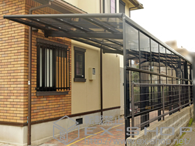 のカーポート レークポートシグマIII 縦連棟 積雪〜20cm対応＋サイドパネル 2段＋着脱式サポート柱 1本入り 施工例