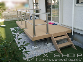 のウッドデッキ リウッドデッキ 200+リウッドステップ5型 2段+シンプルモダンデッキフェンス8型 <横格子1本タイプ> 施工例