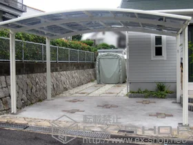 LIXIL リクシル(トステム)のカーポート カーブポートシグマIII ワイド 積雪～20cm対応 施工例