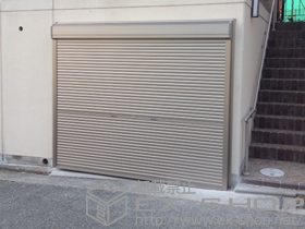 のガレージシャッター ガレージシャッタークワトロ 手動式 外部付タイプ 施工例