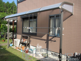 のテラス屋根 ライザーテラスII R型 テラスタイプ 単体 積雪〜20cm対応+ライザーテラスIIR型用 側面ランマパネル+ライザーテラスII用 吊下式物干し ロング 2本入 施工例