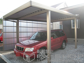 のカーポート テリオスポートIII 1500 4本柱 積雪〜50cm対応＋テリオスポートIII 1500用 サイドパネル1面囲い(波板タイプ) 施工例