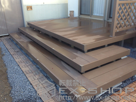 のウッドデッキ リウッドデッキ 200＋リウッドデッキフェンス2型＜ラチス格子＞＋段床セット2段＋床下囲い 外観左側側面2段 出幅9尺分 施工例