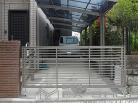 のカーゲート オーバードアS1型 電動式 施工例