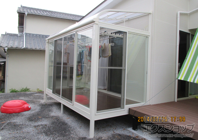 のテラス囲い・サンルーム ほせるんですII R型 床納まり(ランマ付き) 積雪~20cm対応＋吊り下げ物干し 標準 2本入/物干し取付桟 施工例