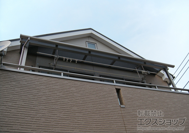 のバルコニー・ベランダ屋根 ライザーテラスII R型 屋根タイプ 単体 積雪〜20cm対応＋吊り下げ物干し 標準 2本入×1 施工例