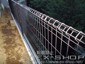 のフェンス・柵 イーネットフェンス1M型 間仕切柱施工 施工例