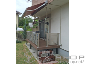 のウッドデッキ リウッドデッキ 200＋シンプルモダンデッキフェンス7型＜半目隠し横格子タイプ＞ 間仕切柱仕様 施工例