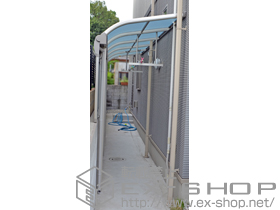 のテラス屋根 ヴェクターテラス R型 テラスタイプ 単体 積雪〜20cm対応＋吊り下げ式物干し＋前面パネル 施工例