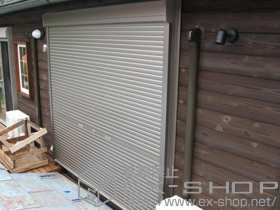 のガレージシャッター ガレージシャッタークワトロ 手動式 外部付タイプ 施工例