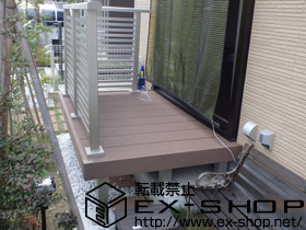 のウッドデッキ リウッドデッキ200＋シンプルモダンデッキフェンス7型 半目隠し横格子 施工例