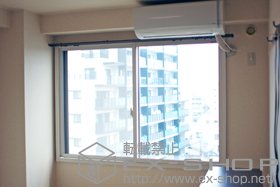 の二重窓（内窓） インプラス(ダストバリア)引き違い窓2枚建て＋ふかし枠（20mm）4方/カーテンレール対応 施工例