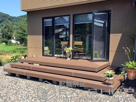 のウッドデッキ リウッドデッキ 200+段床（片側面・正面） 2段+追加部材 施工例