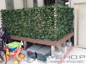 のウッドデッキ リウッドデッキ 200＋シンプルモダンデッキフェンス7型＜半目隠し横格子タイプ＞ 施工例