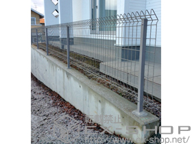 のフェンス・柵 メッシュフェンスG10-R　フリー支柱タイプ 施工例