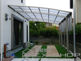 のカーポート レイナベーカポートグラン 延長　積雪〜20cm対応+水平式物干し(テラス柱用)+サイドパネル 施工例