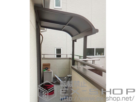 のバルコニー・ベランダ屋根 ライザーテラスII R型 1500 屋根タイプ 単体 積雪〜50cm対応＋吊り下げ物干し 標準 2本入 施工例